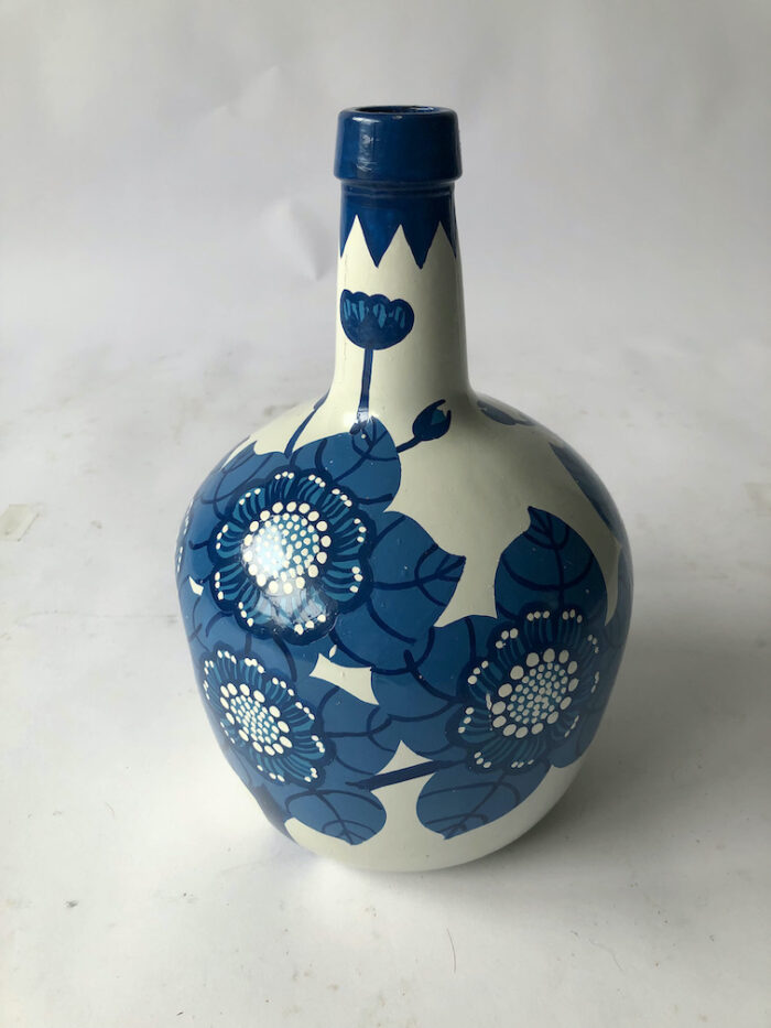 Vaas fles beschilderd blauwe bloemen - Image 3