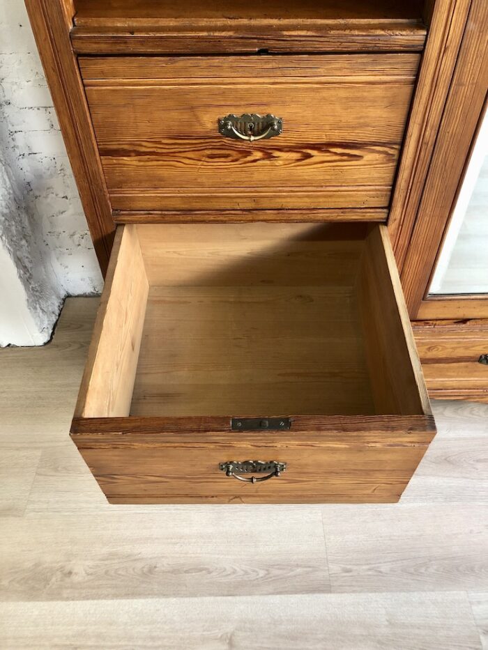 Kledingkast art deco drie lades drie planken roede vitrine - Image 8