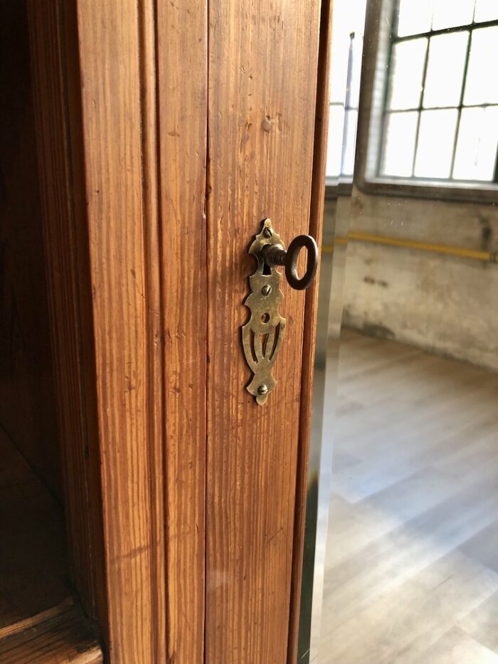 Kledingkast art deco drie lades drie planken roede vitrine - Image 16